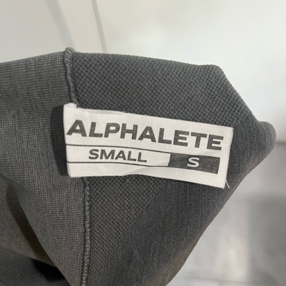 Alphalete Charcoal Amplify Shorts 4.5” - Picture 3 of 3